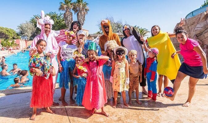 Enfants déguisés au club enfants