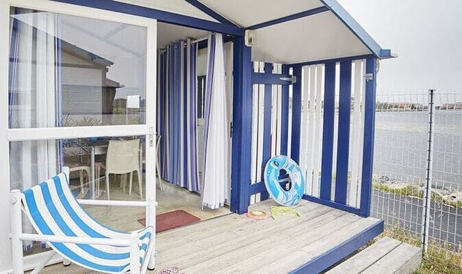 Chalet en bois en bord de mer