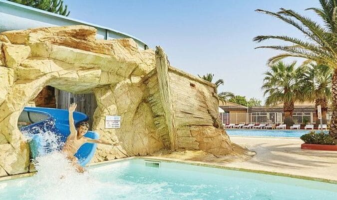 Toboggan aquatique de la piscine