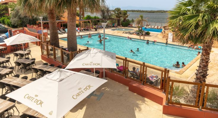vue aérienne restaurant piscine